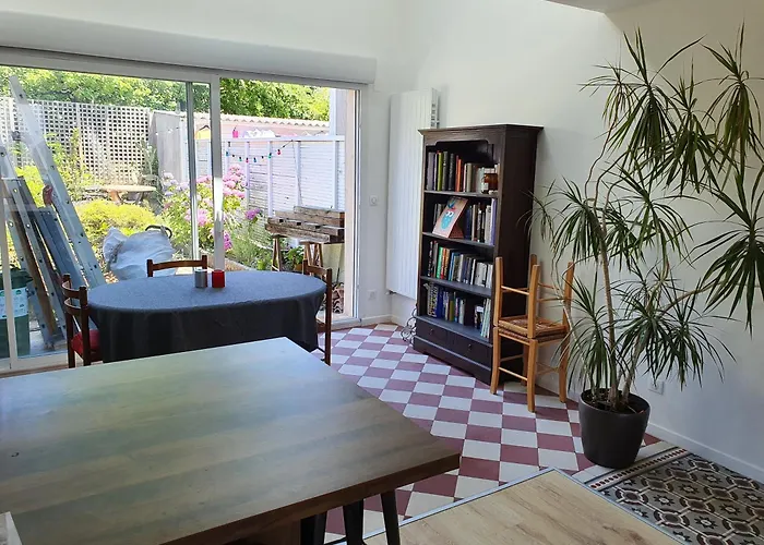 Chambre Privee Chez L\'Habitant En Colocation Dans Agreable Maison Avec Jardin - A Private Room In A Shared House With Garden