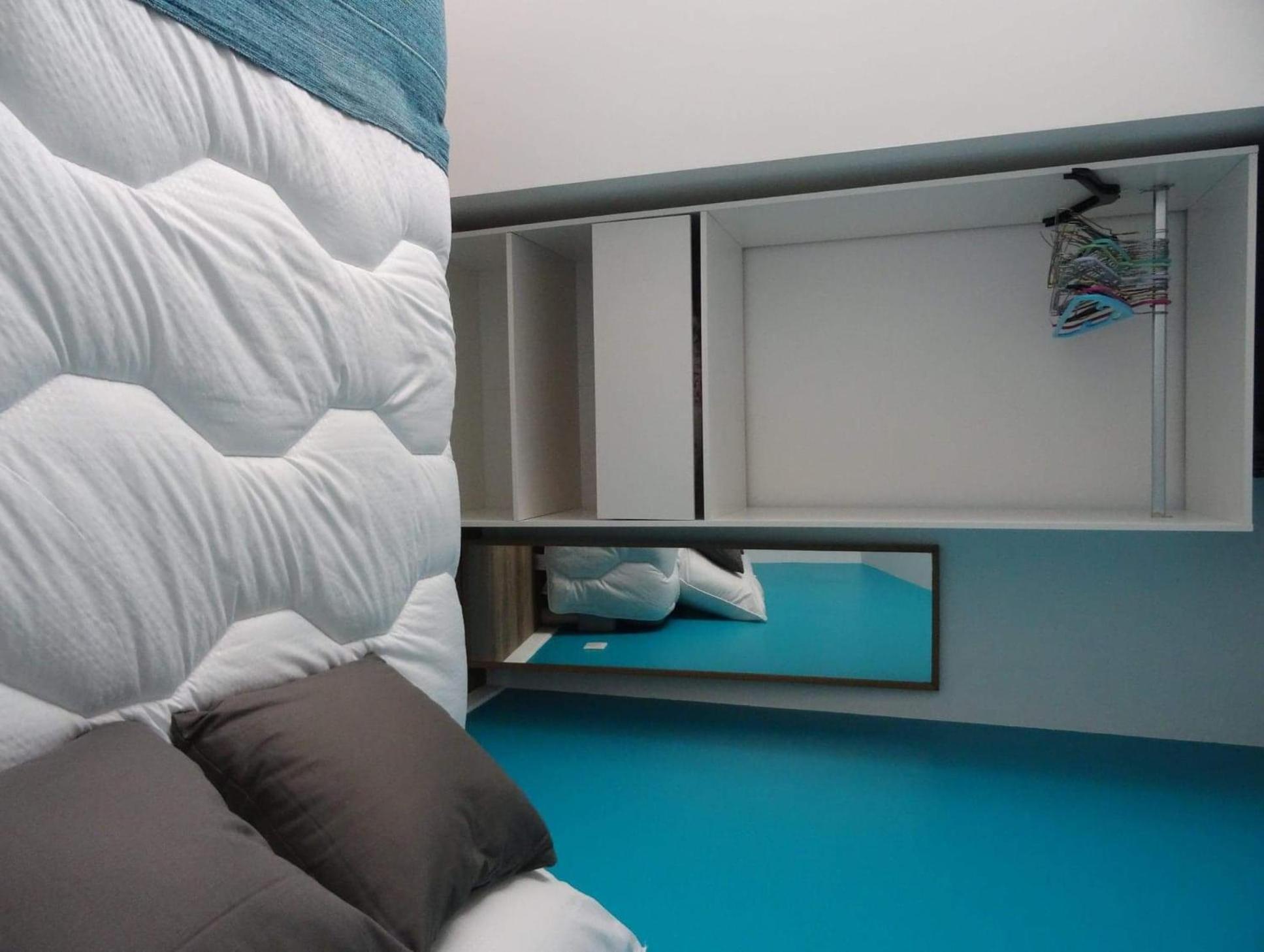 Privee En Colocation Dans Agreable Maison Avec Jardin - A Private In A Shared House With Garden Privatunterkunft Bordeaux